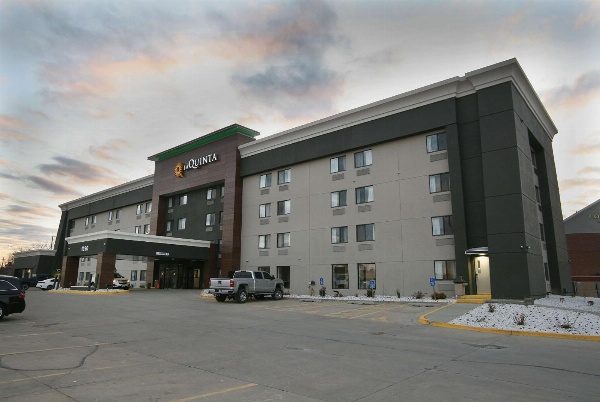 La Quinta Inn & Suites by Wyndham Des Moines West Clive image 1