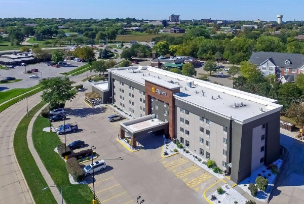 La Quinta Inn & Suites by Wyndham Des Moines West Clive image 11