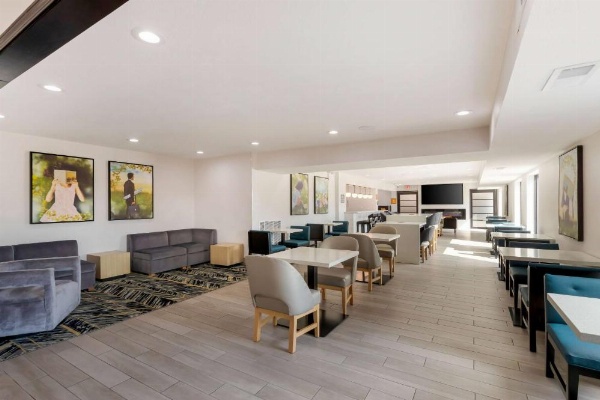 La Quinta Inn & Suites by Wyndham Des Moines West Clive image 22