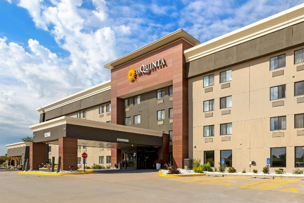 La Quinta Inn & Suites by Wyndham Des Moines West Clive Main image