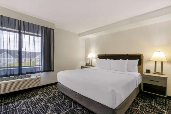 La Quinta Inn & Suites by Wyndham Des Moines West Clive image 30