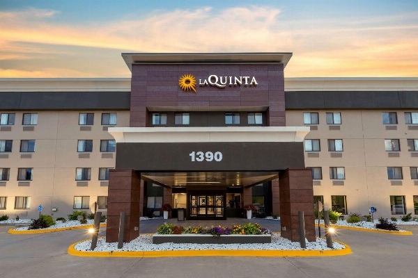 La Quinta Inn & Suites by Wyndham Des Moines West Clive image 5
