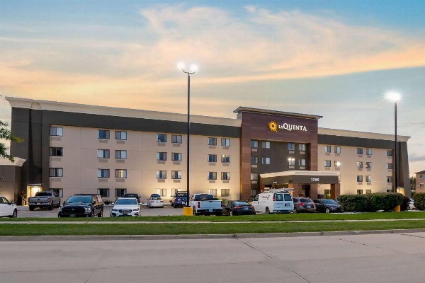 La Quinta Inn & Suites by Wyndham Des Moines West Clive image 6
